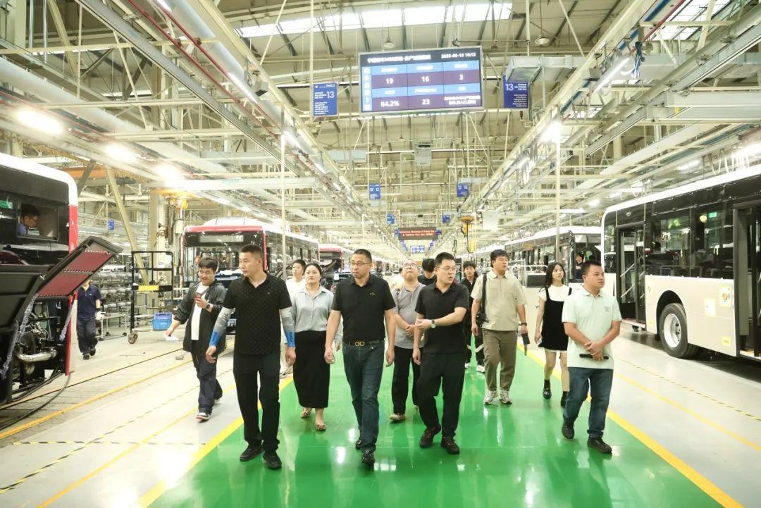 Thiên nhiên vạn dặm, Yutong biết mình | Họ bước vào nơi sản xuất của Yutong lần đầu tiên
