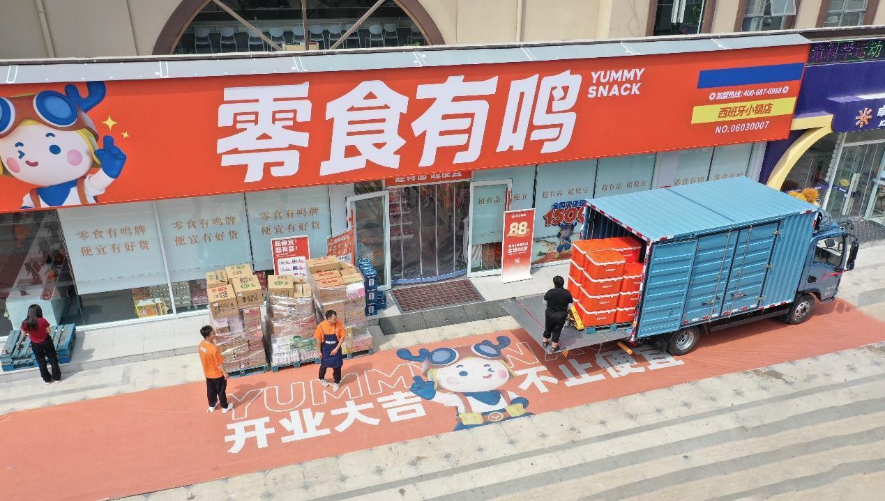 Dùng sức mạnh giành vị trí đầu tiên, xe tải nhẹ Yutong hỗ trợ Tưởng Hồng Kiệt xây dựng đế chế đồ ăn vặt mở rộng lãnh thổ