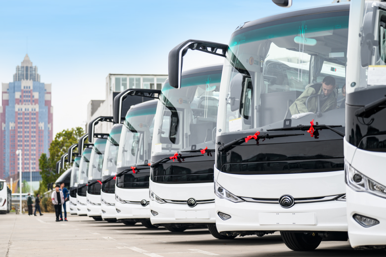 Lần nữa là 100 chiếc! Xe buýt du lịch cao cấp Yuzhong tiếp tục giao hàng số lượng lớn đến Tân Cương