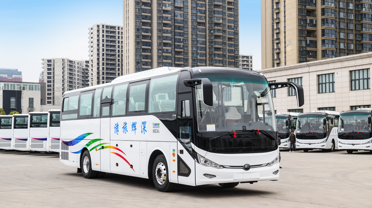 Lần nữa là 100 chiếc! Xe buýt du lịch cao cấp Yuzhong tiếp tục giao hàng số lượng lớn đến Tân Cương